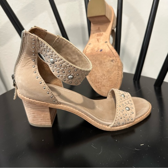 Frye Brielle studded deco sandals, size 8, taupe - Picture 4 of 15